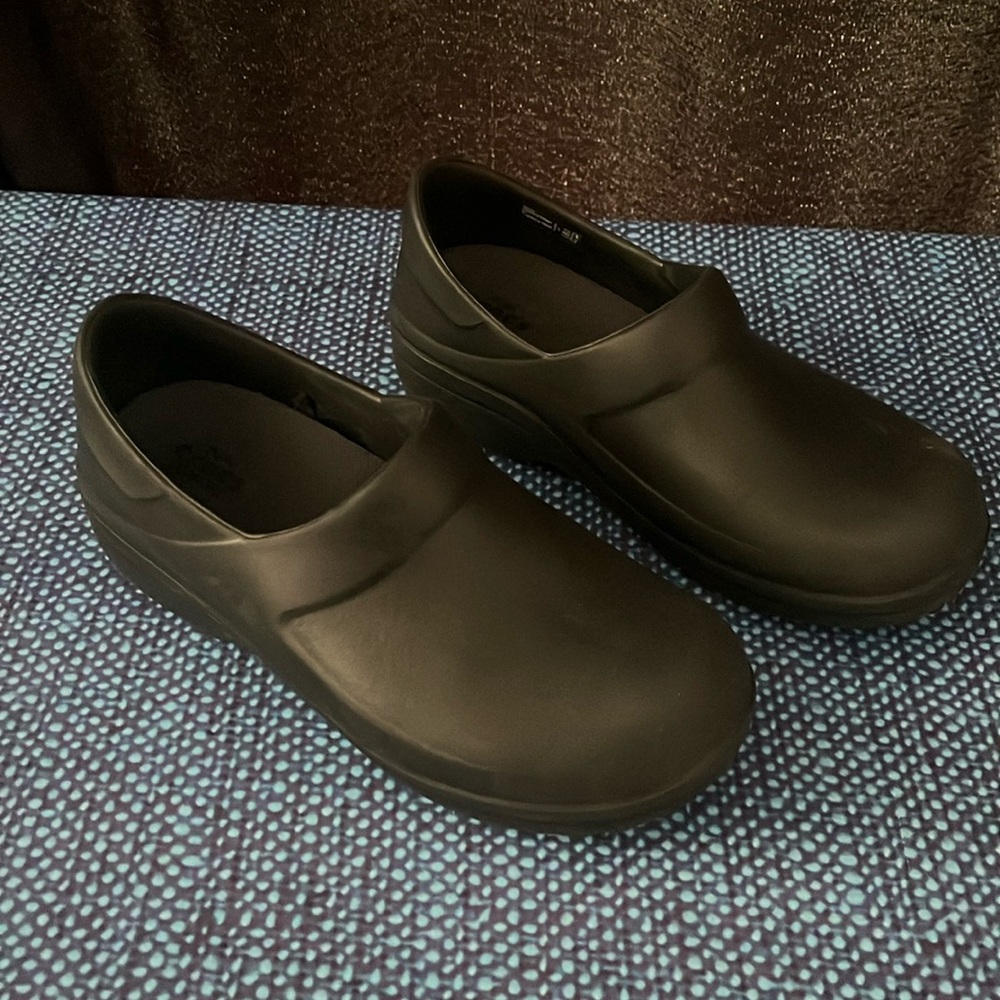 Women’s Crocs Work Neria Pro II Slip Resistant Clogs